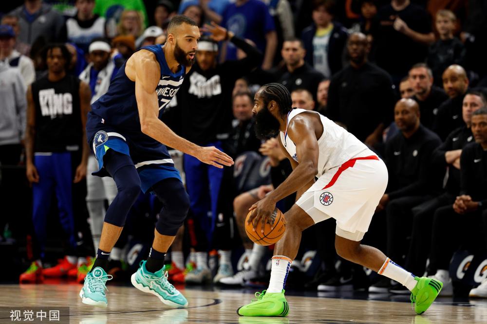 更在攻防两 更在攻防两